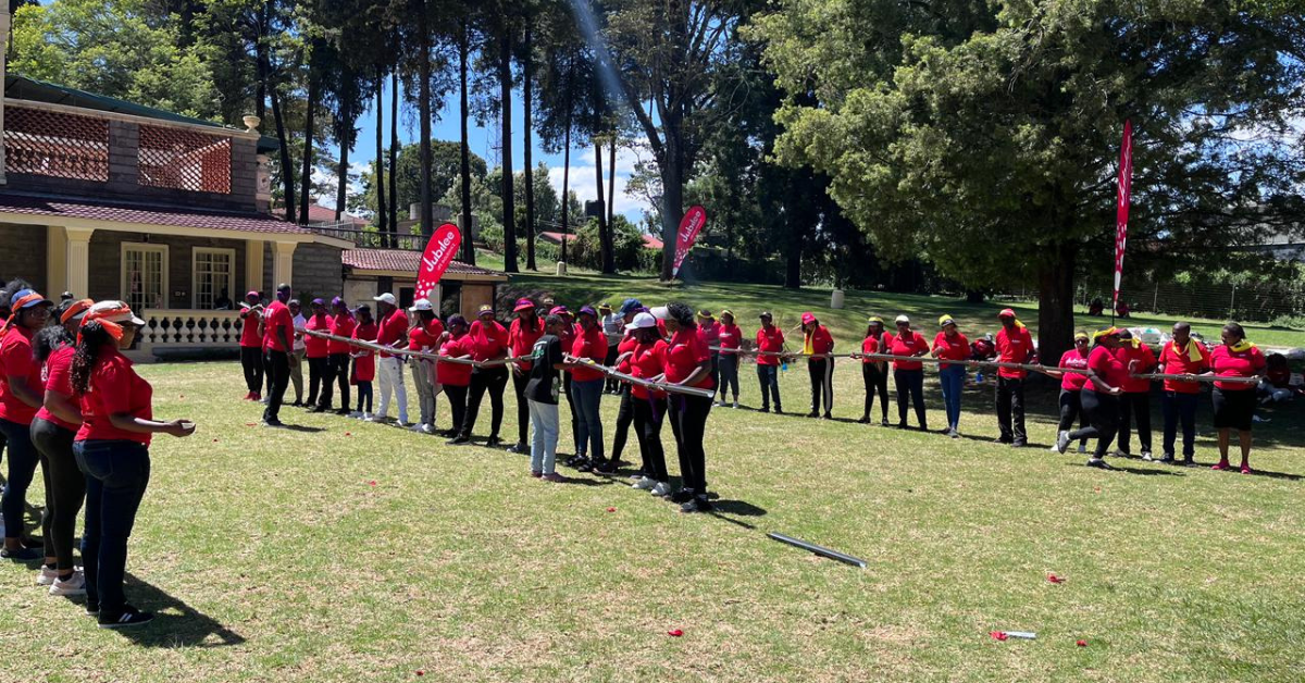 Indoor vs Outdoor Team Building